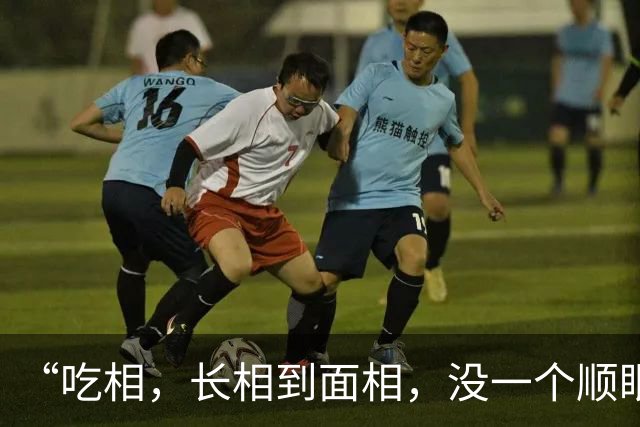 “吃相，长相到面相，没一个顺眼的！”宝妈晒女儿吃饭，网友：怎么教育的这么独特？